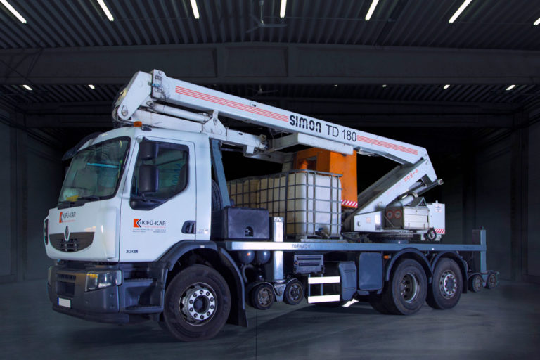 Iveco Simon TD 180 emelőkosaras hídvizsgálógép, Kifü-Kar Zrt., Hídmosás