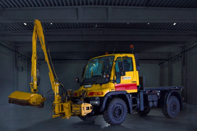 Mercedes Unimog U-400, Kifü-Kar Zrt., Növénygondozás, MULAG rézsűkasza, MULAG padkakasza