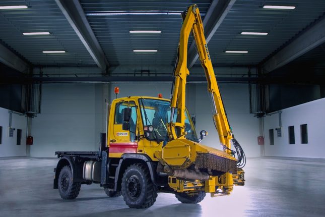 Mercedes Unimog U-400, Kifü-Kar Zrt., Növénygondozás, MULAG rézsűkasza, MULAG padkakasza